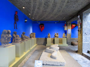 colección de piezas prehispanicas en el museo de frida kahlo
