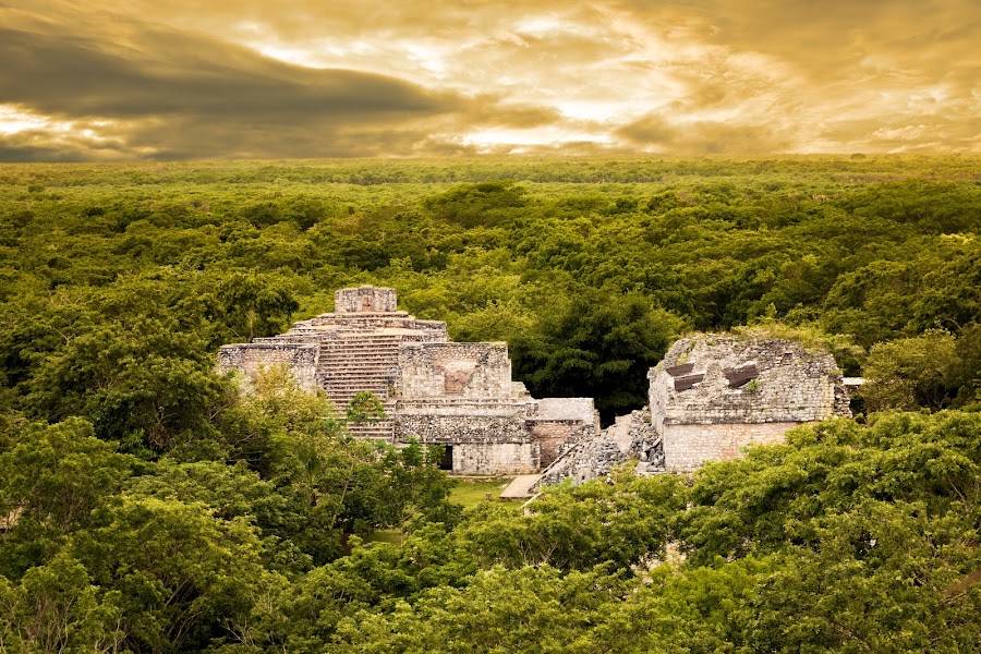 ecoturismo por yucatán zona arqueologica ek balam cerca de la reserva ria lagartos en yucatán méxico